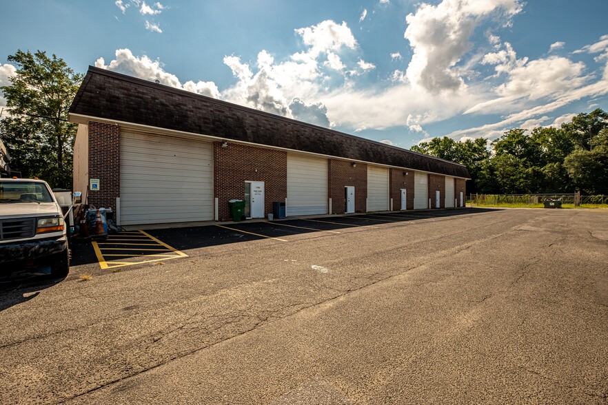 More Photos Of 3450-3466 Gough Dr, Waldorf Warehouse For Lease