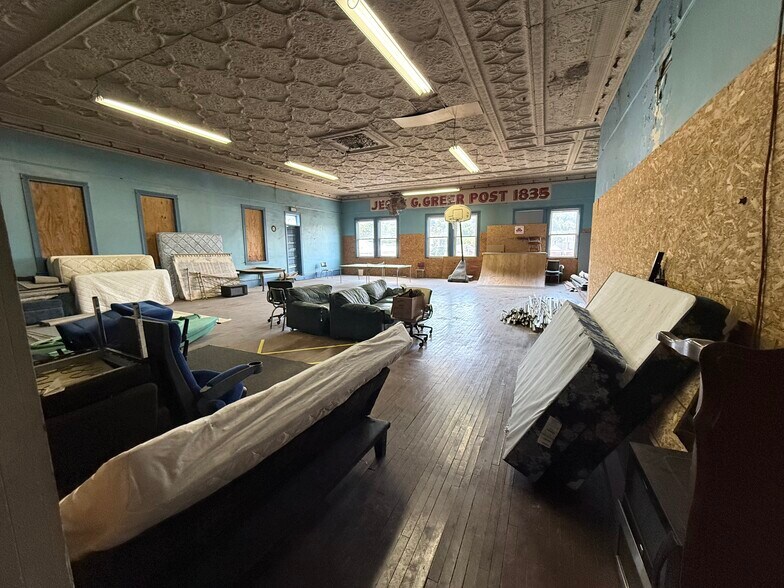 More Photos Of 429 13th St, Franklin Storefront Retail Office For Sale