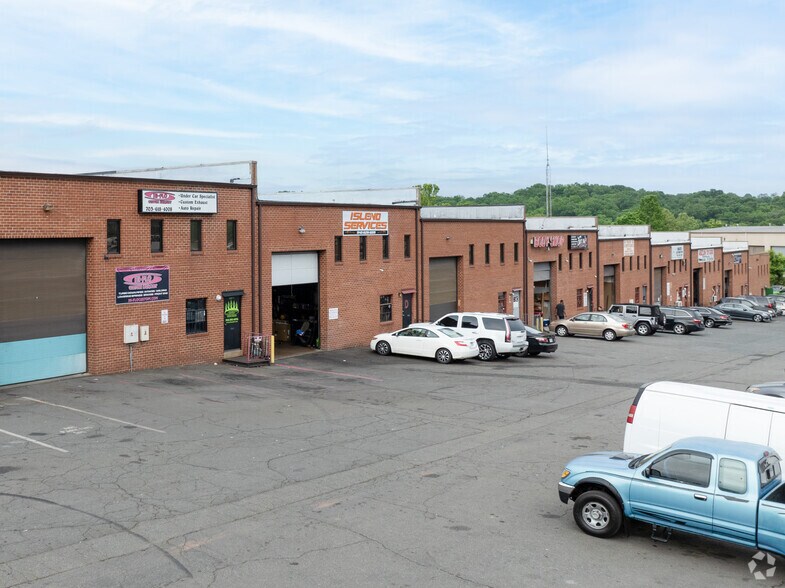 More Photos Of 8395 Euclid Ave, Manassas Park Warehouse For Lease
