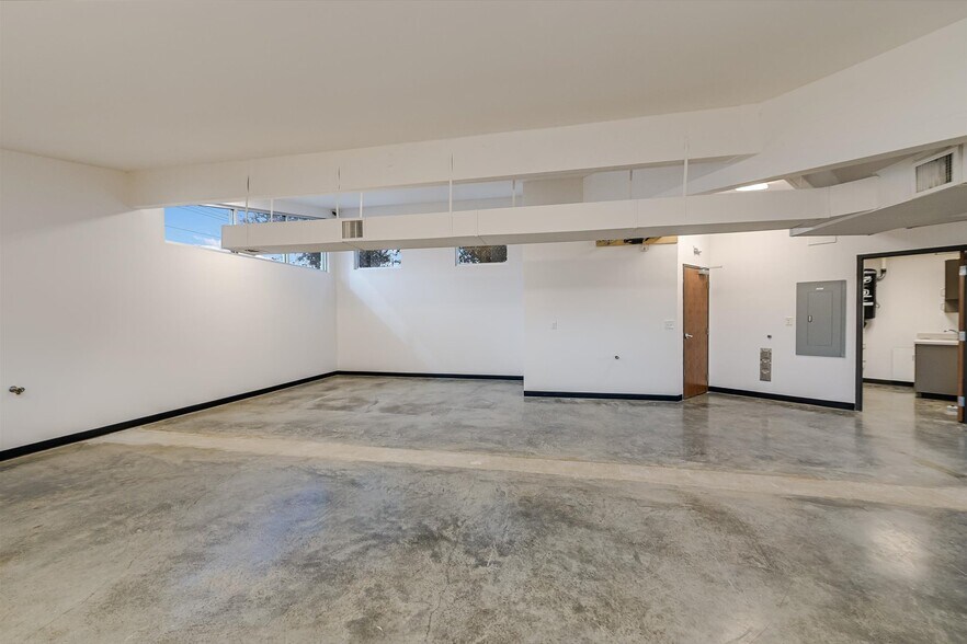 More Photos Of 15314 W State Highway 71, Bee Cave Office For Lease