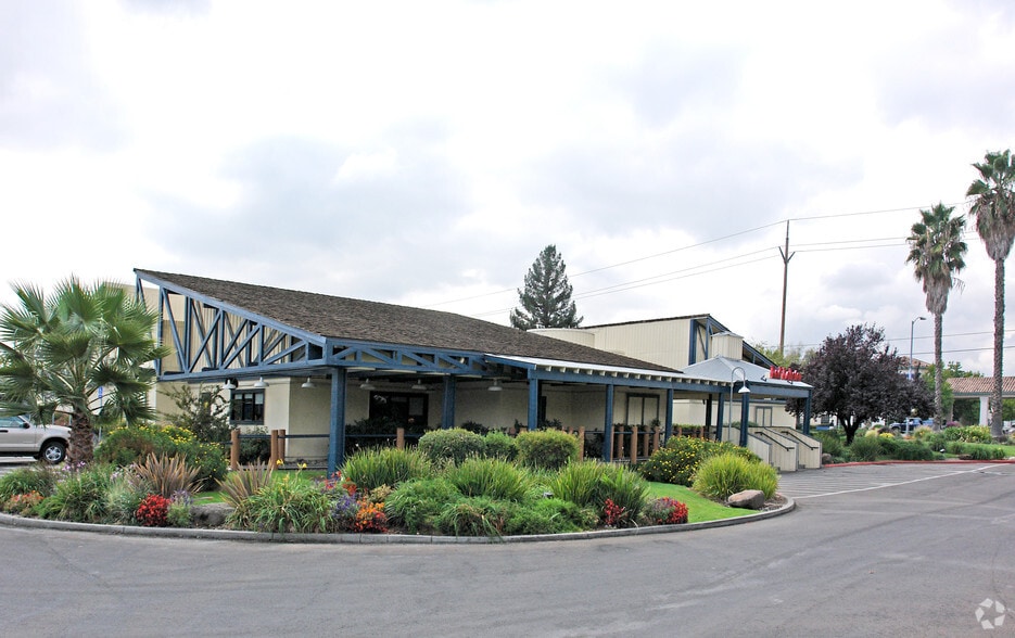 More Photos Of 1400 Howe Ave, Sacramento Restaurant For Lease