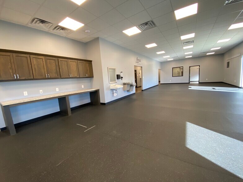 More Photos Of 2221 John Williams Blvd, Bedford Office For Sale