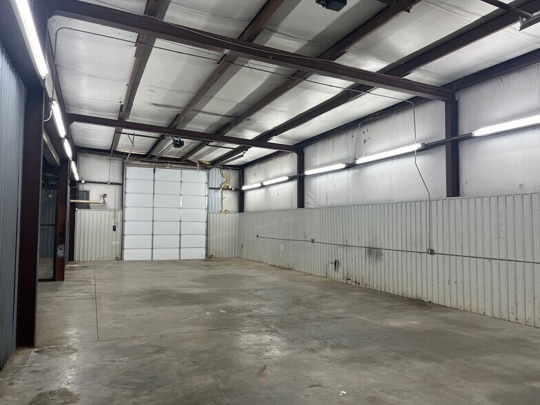 More Photos Of 5616 S Rockwell Ave, Oklahoma City Manufacturing For Lease