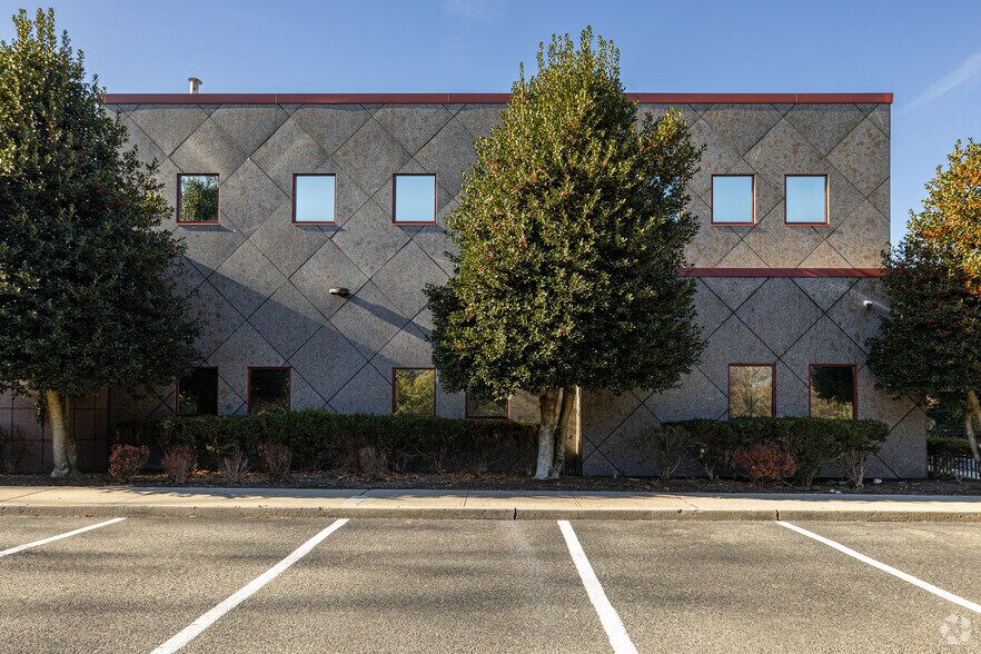 More Photos Of 197 Hance Ave, Tinton Falls Medical For Sale