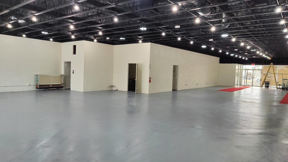 More Photos Of 953 E Sahara Ave, Las Vegas Storefront For Lease