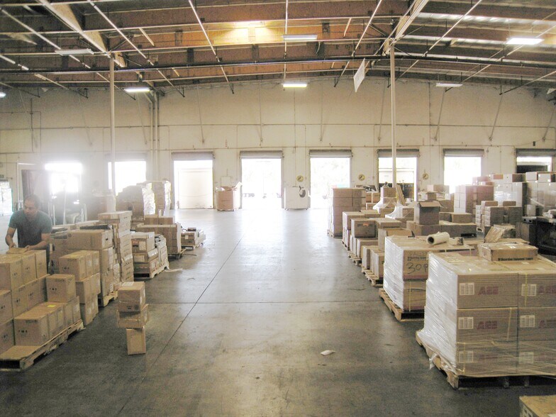 More Photos Of 43195 Business Park Dr, Temecula Warehouse For Lease