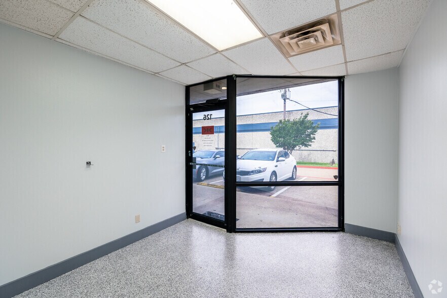 More Photos Of 1110 W Harris Rd, Arlington Warehouse For Lease