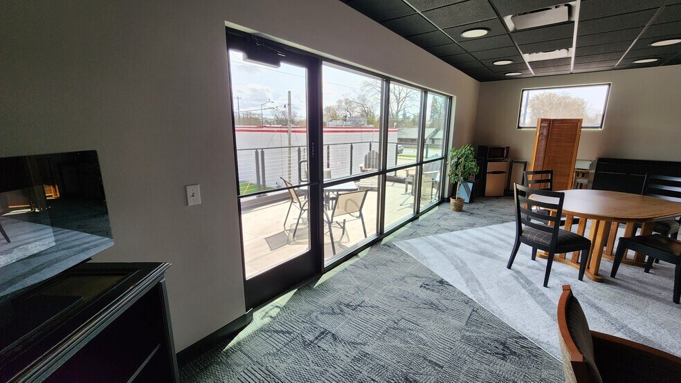 More Photos Of 805 George St, De Pere Office For Sale
