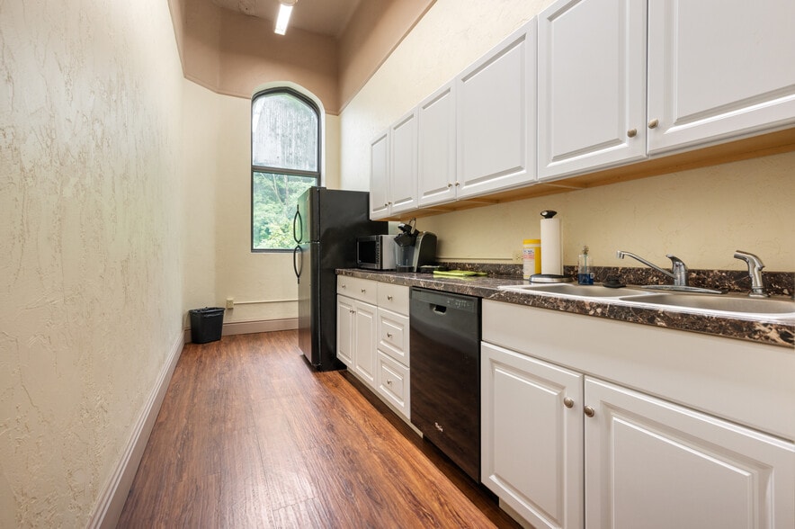 More Photos Of 820 Evergreen Ave, Pittsburgh Office For Lease