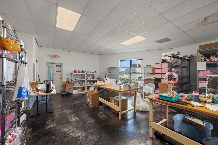 More Photos Of 5260 Duncan Rd, Punta Gorda Showroom For Sale