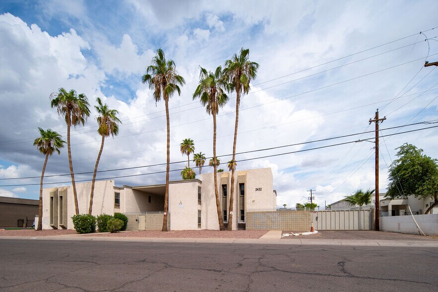 More Photos Of 2432 W Turney Ave, Phoenix Shelter For Sale
