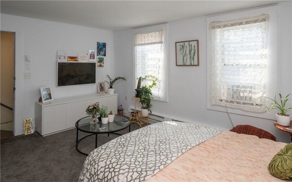 More Photos Of 130-132 Spring St, Newport Apartments For Sale