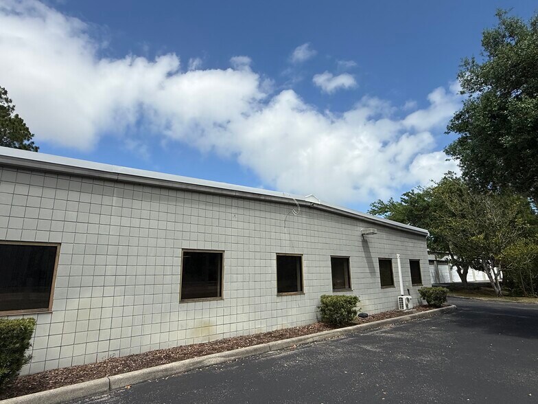 More Photos Of 701 Fentress Blvd, Daytona Beach Distribution For Lease