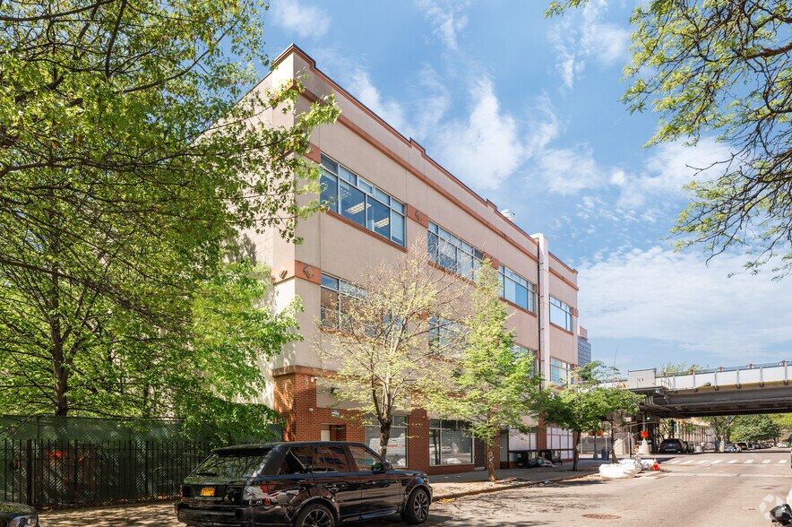 More Photos Of 1725-1735 Park Ave, New York Office For Sale