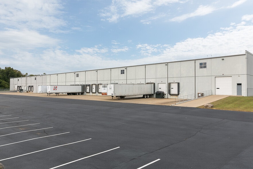 More Photos Of 7100 Trade Port Dr, Louisville Distribution For Lease