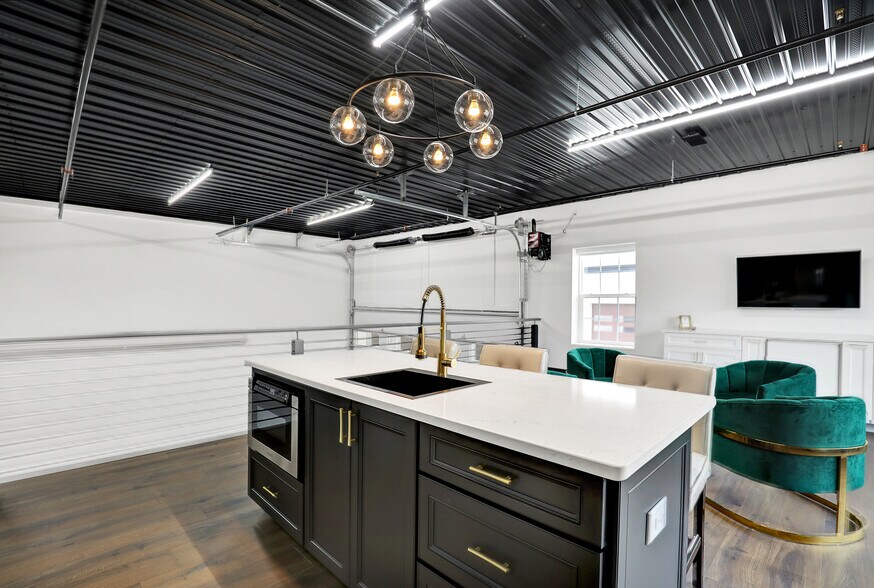 More Photos Of 17725 Motor District Cir, Carmel Showroom For Sale