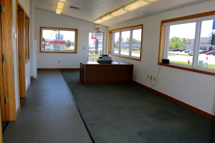 More Photos Of 3897 Wilder Rd, Bay City General Retail For Lease