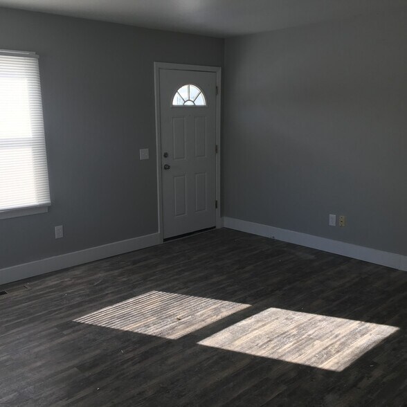 More Photos Of 1917-2011 Sweetbriar Ln, Springfield Apartments For Sale