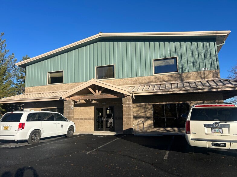 More Photos Of 2500 NE Twin Knolls Dr, Bend Medical For Sale