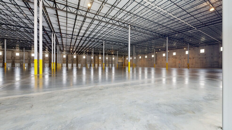 More Photos Of Long Island Expy @ Sills Rd, Medford Distribution For Lease