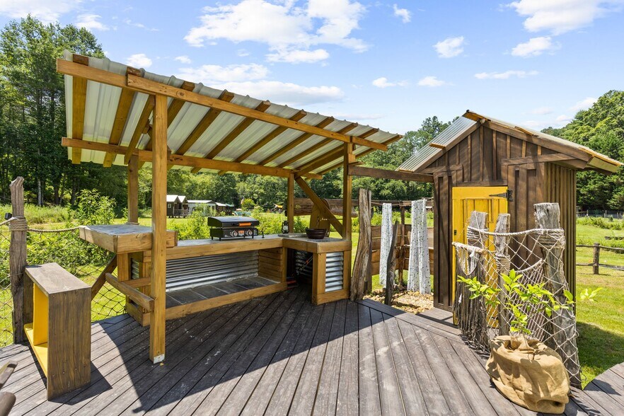 More Photos Of 32 Owl Creek Rd, Murphy Trailer Camper Park For Sale