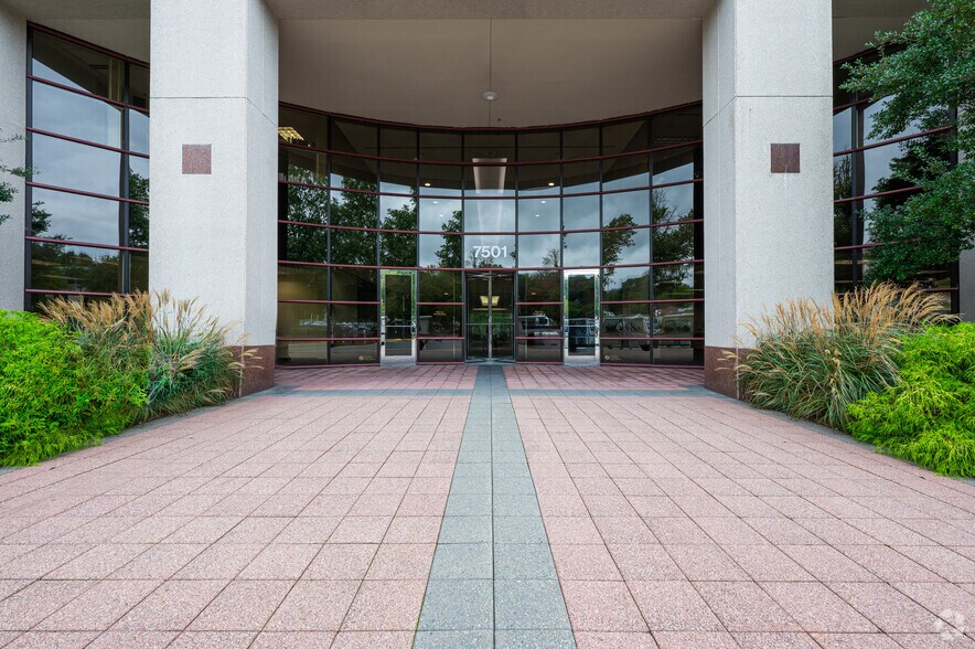 More Photos Of 7501 Boulder View Dr, North Chesterfield Unknown For Lease