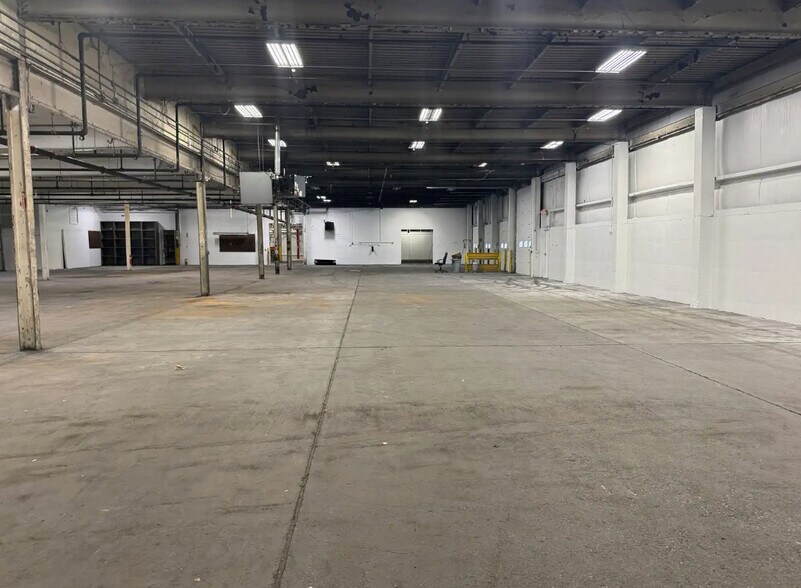 More Photos Of 2505 Thornwood St SW, Wyoming Manufacturing For Sale