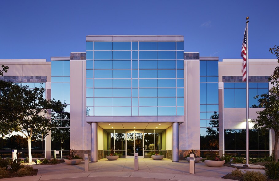 More Photos Of 6010 Hidden Valley Rd, Carlsbad Medical For Lease