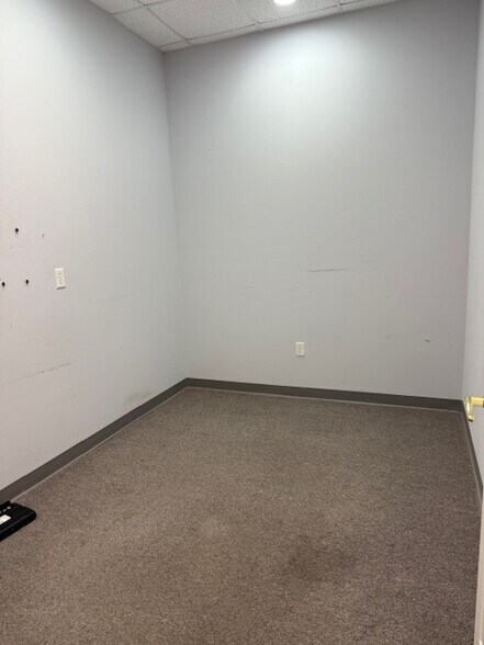 More Photos Of 4130 Woodmere Park Blvd, Venice Medical For Lease