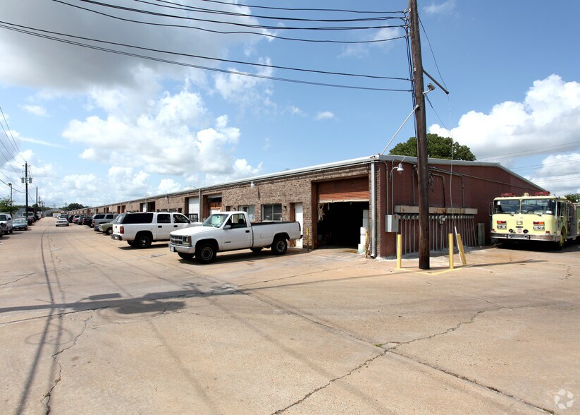 More Photos Of 11430 Bissonnet St, Houston Warehouse For Lease