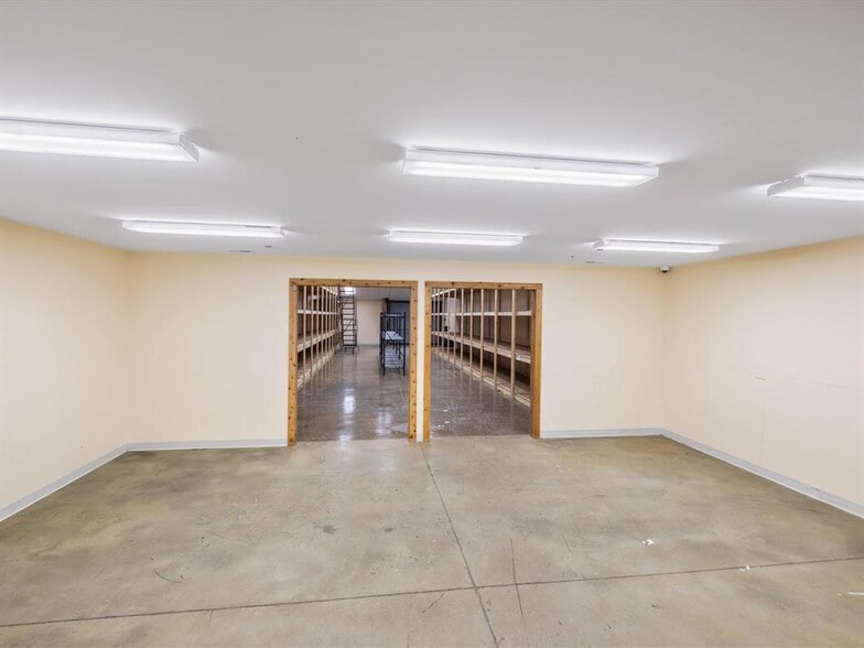 More Photos Of 6976 W Louisville Ln, Owensboro Light Manufacturing For Sale