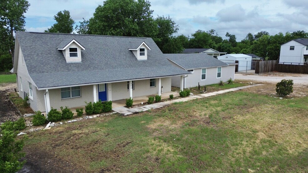 More Photos Of 300 Carmel Creekside Dr, Hutto Warehouse For Sale