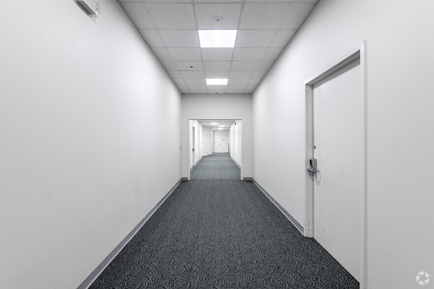 More Photos Of 28 Kaysal Ct, Armonk Office For Lease