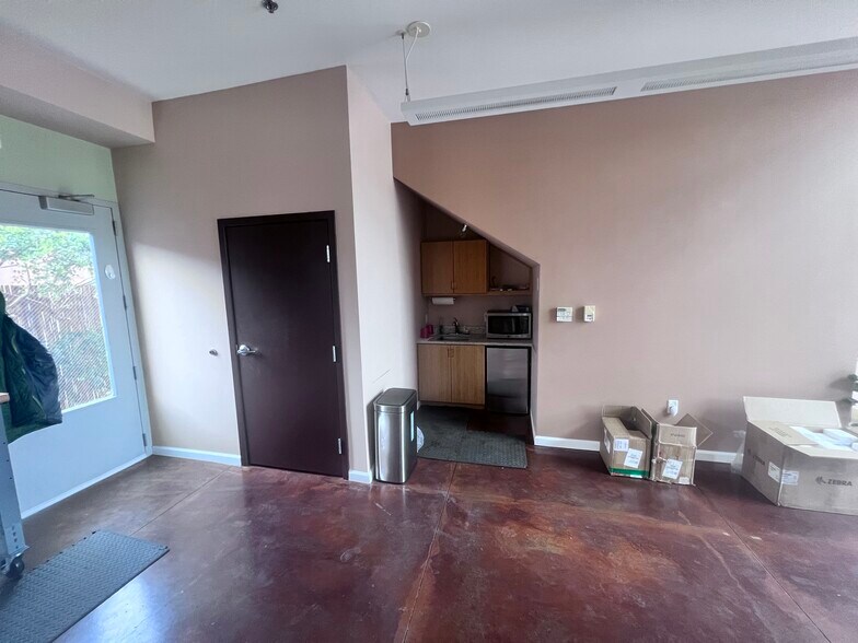 More Photos Of 1331 7th St, Berkeley Loft Creative Space For Lease