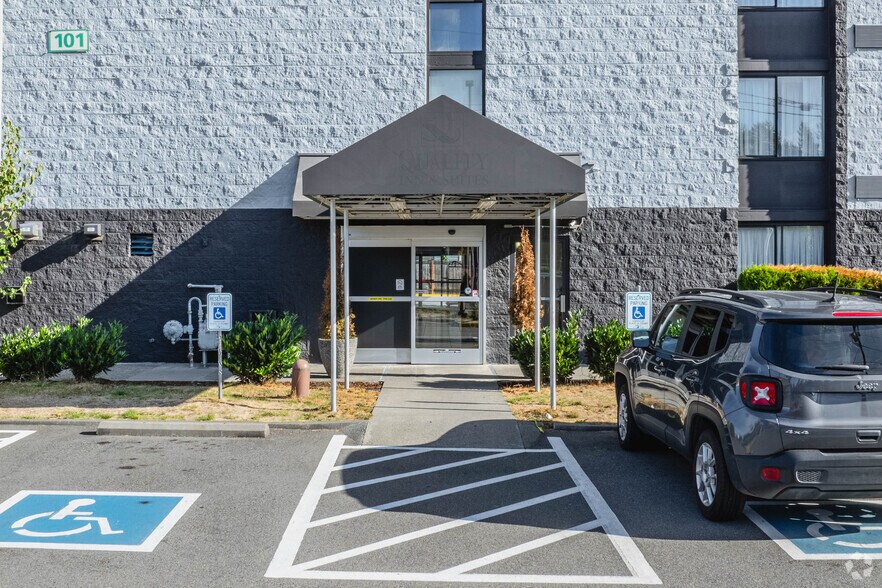 More Photos Of 101 128th St SE, Everett Hotel For Sale