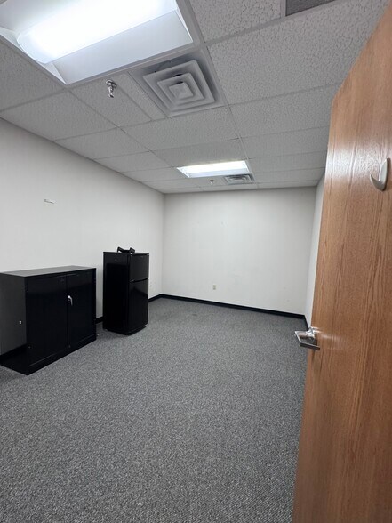 More Photos Of 510 N Pearl St, Macomb Industrial For Sale