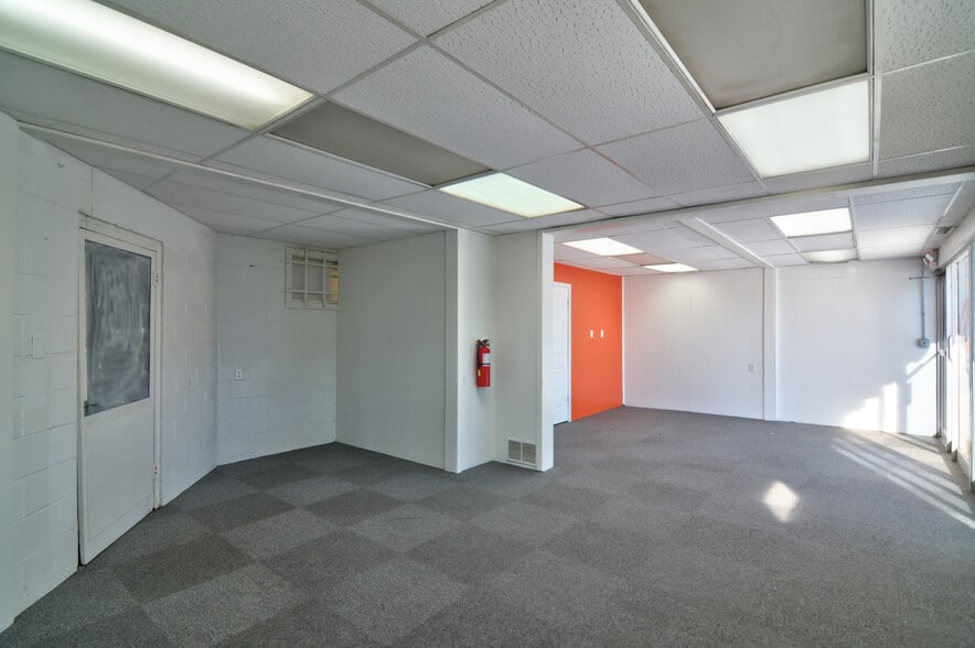 More Photos Of 375 N 22nd St, Decatur Auto Dealership For Sale