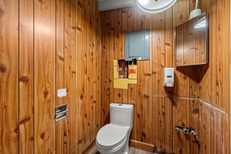 More Photos Of 4051-4061 N Highway 101, Eureka Warehouse For Sale