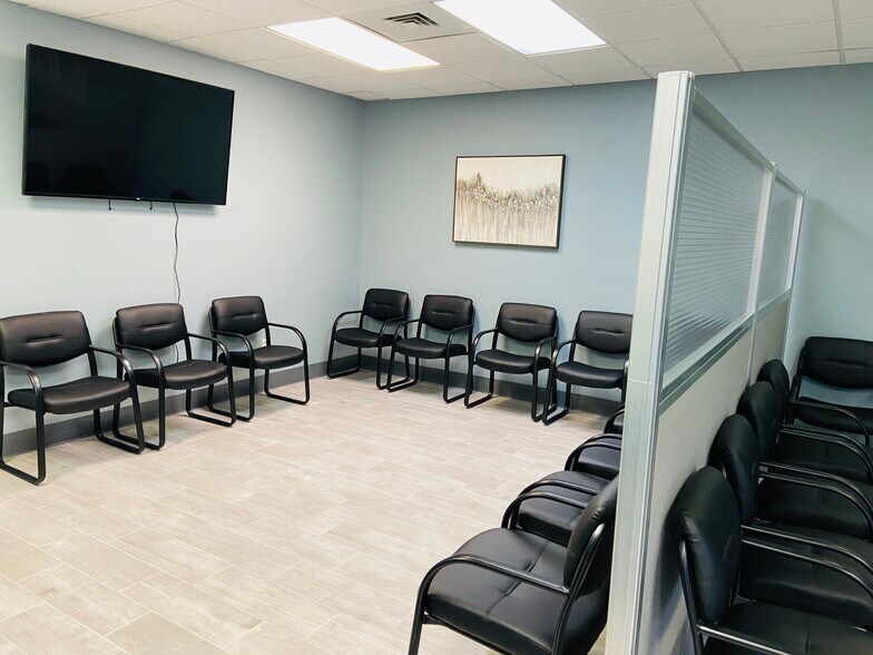 More Photos Of 109 Eureka St, Batesville Loft Creative Space For Lease