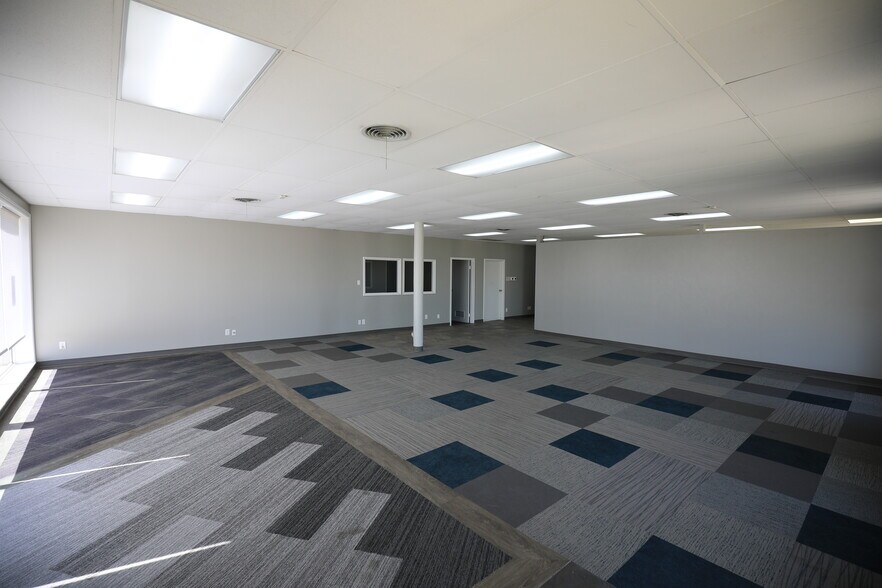 More Photos Of 2970-2990 Congressman Ln, Dallas Distribution For Sale