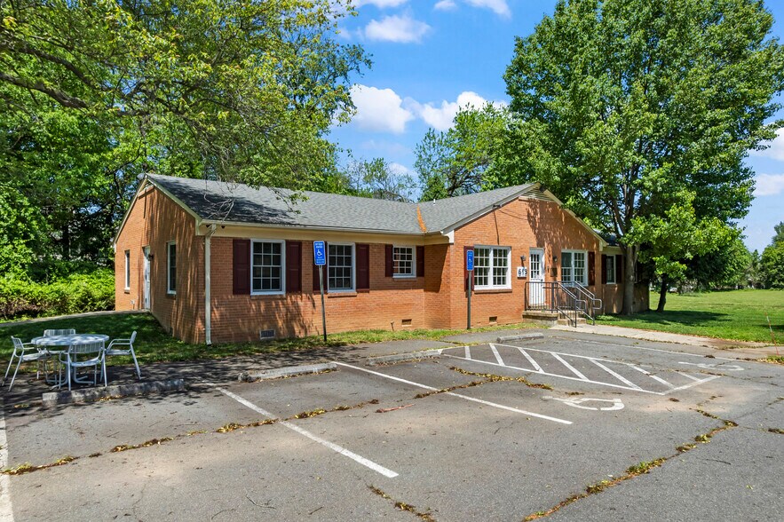 More Photos Of 601 Catoctin Cir NE, Leesburg Specialty For Lease