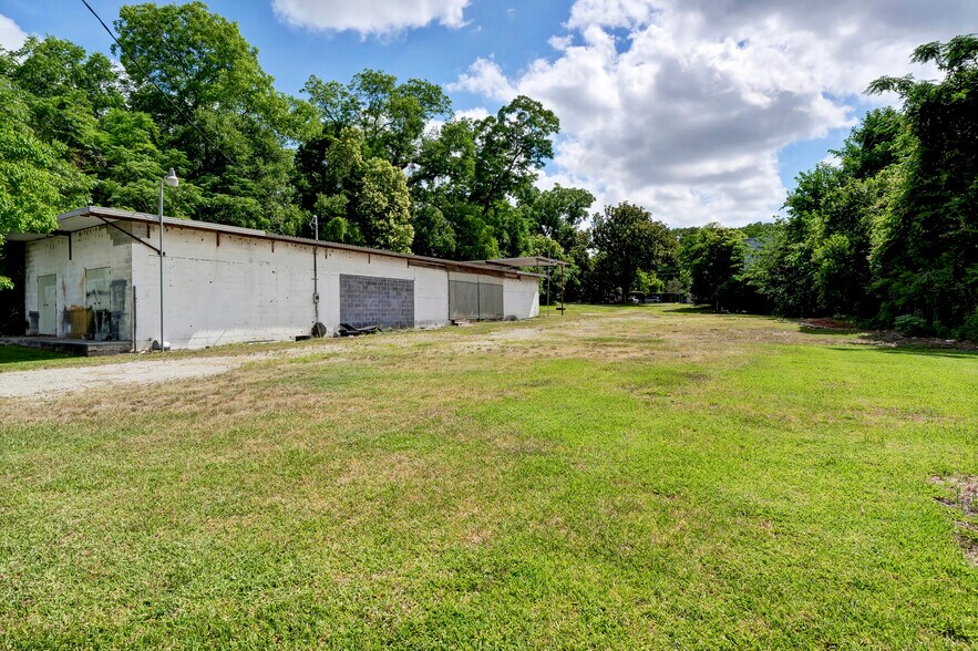 More Photos Of 610 Front St, Wilmington Warehouse For Lease