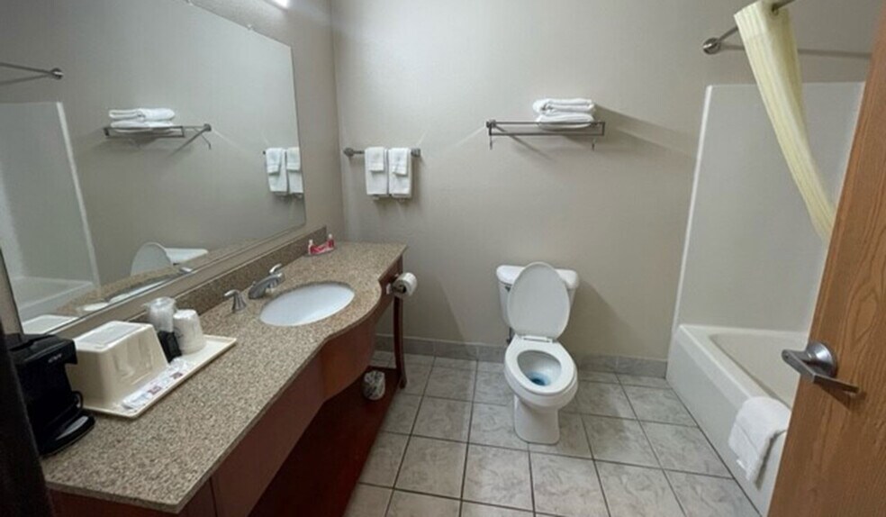 More Photos Of 717 E Bannerman Ave, Redgranite Hotel For Sale