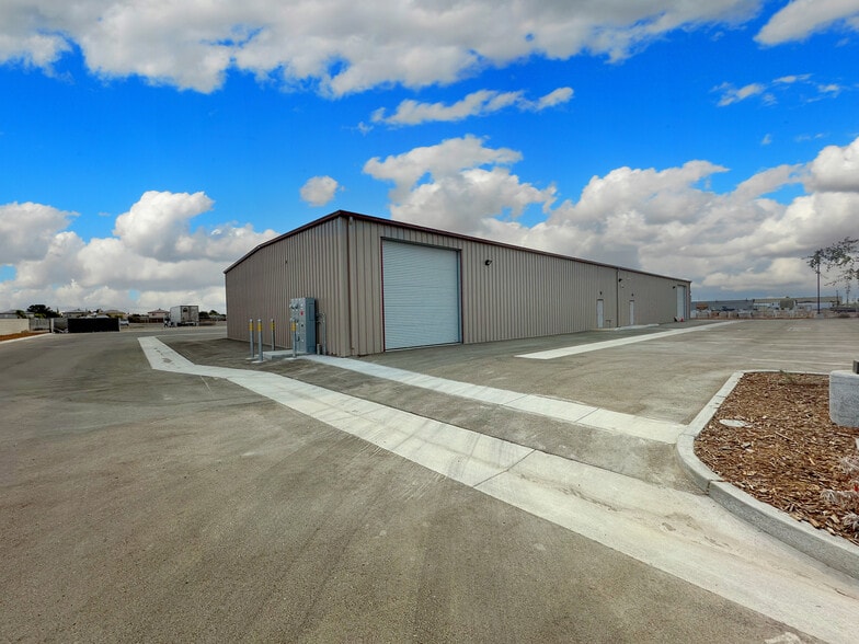 Primary Photo Of 205 Quantico Ave, Bakersfield Warehouse For Sale