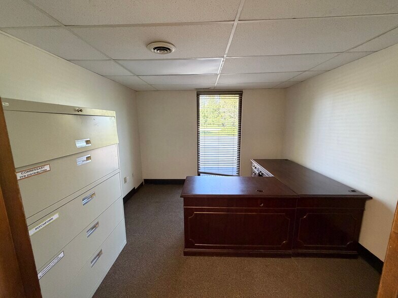 More Photos Of 3920 Congress Pkwy, Richfield Warehouse For Sale