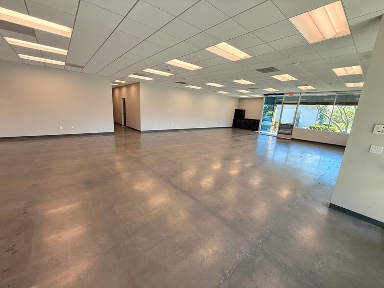 More Photos Of 9350 Eton Ave, Chatsworth Warehouse For Sale