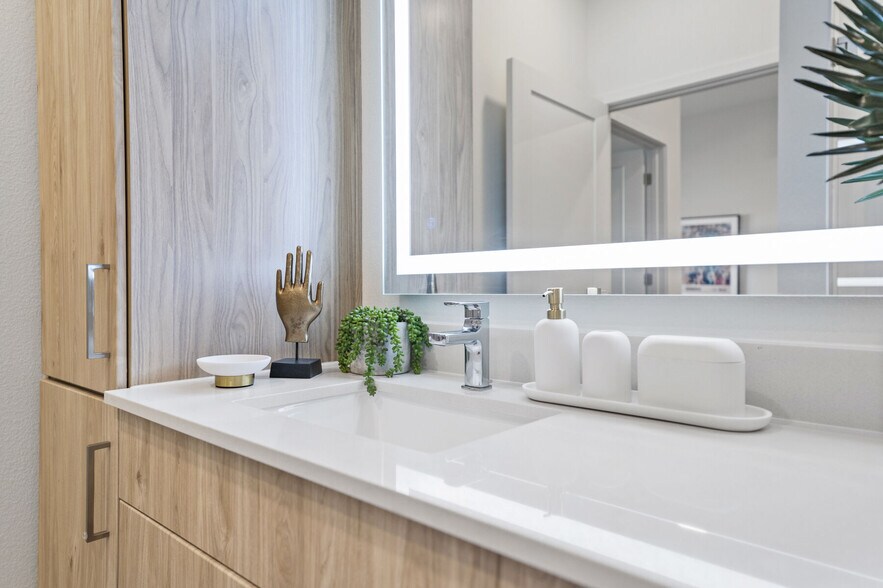 More Photos Of 2040-2060 N Scottsdale Rd, Scottsdale Apartments For Lease