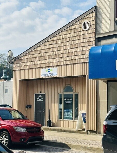 More Photos Of 422 Ford St, Ford City Office For Sale