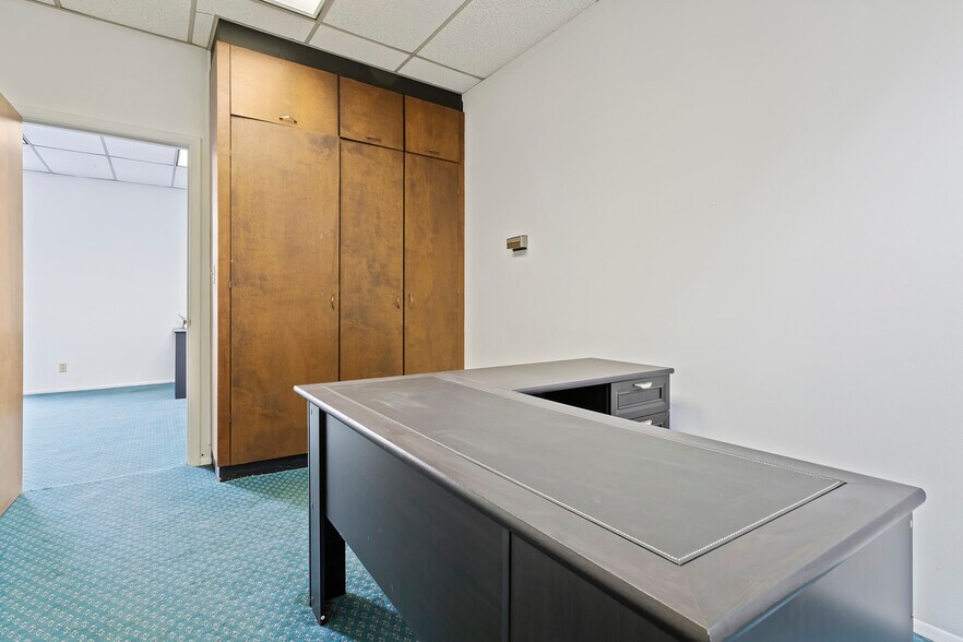 More Photos Of 2330 S Main St, Salt Lake City Office For Lease