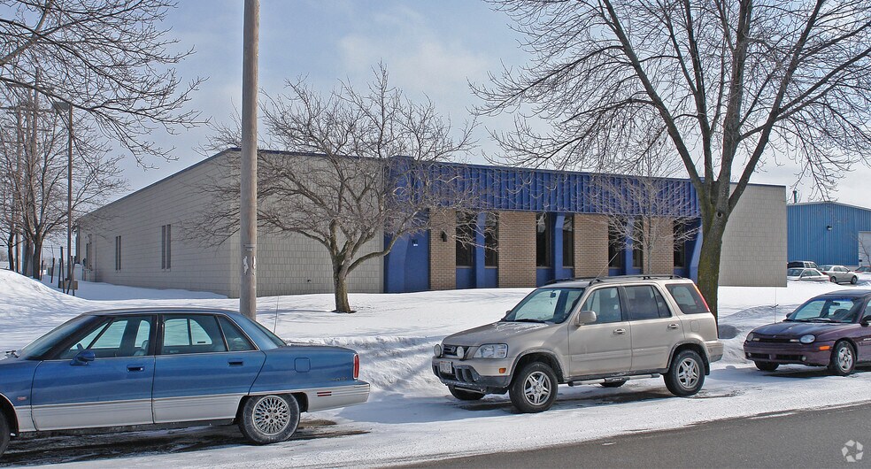 More Photos Of 8970 N 55th St, Milwaukee Office For Lease